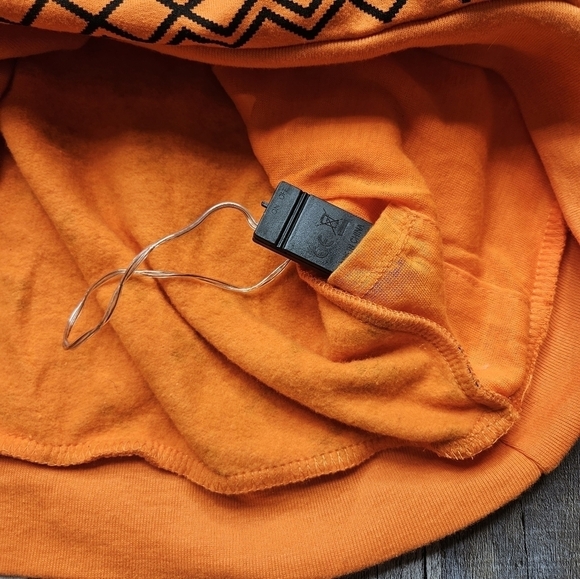 HALLOWEEN Ugly Sweater style Shirt Lights Up XS Orange Black Bats - Picture 9 of 9